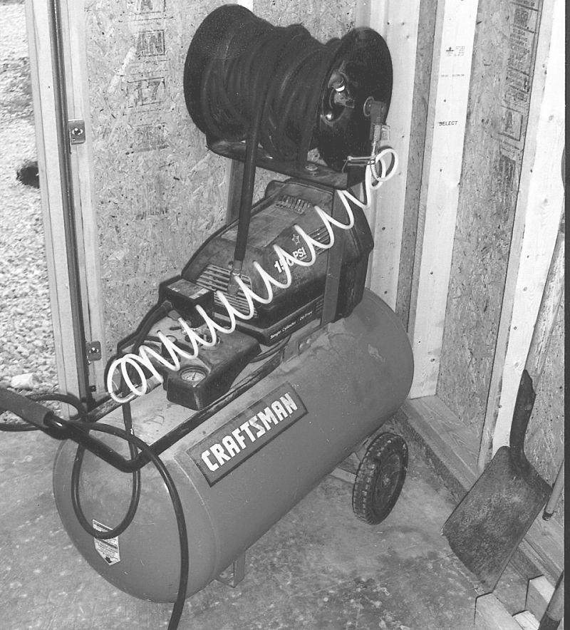 Compressor with hose reel